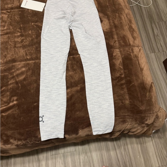 NWT woman’s size 4 lululemon Wunder Under Gray Leggings w The Orange Theory Logo - Picture 14 of 16